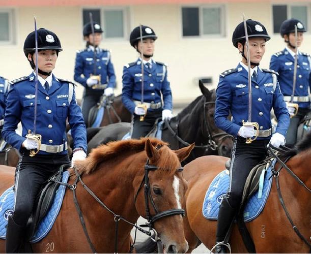 赞美大连女骑警_大连女骑警