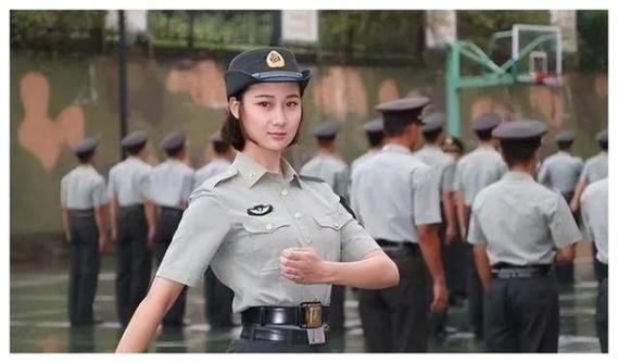 最美仪仗女兵光荣退伍 女仪仗兵靴子